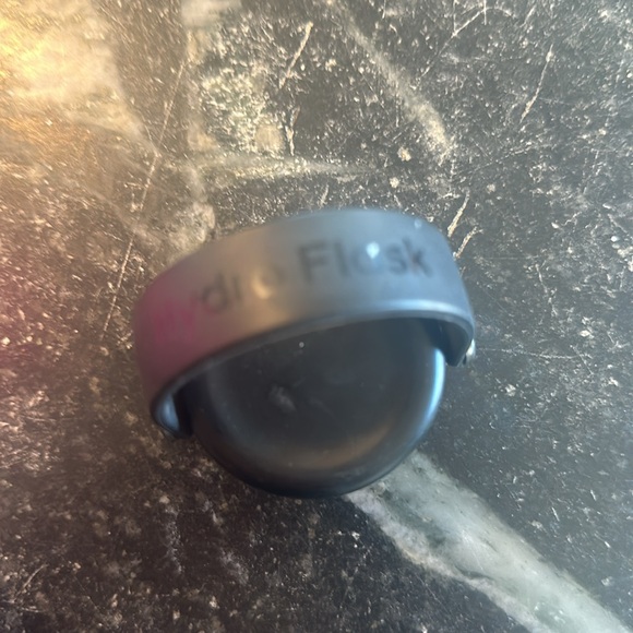 Pink 24 ounce Hydro flask, hot or cold thermal insulated. In good condition. - Picture 4 of 4